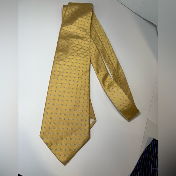 Brooks Brothers Yellow Tie With Blue Dots 100% Silk Men's Necktie - Picture 4 of 10